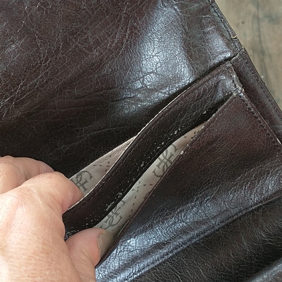 GUESS Organizer Wallet Leopard - Picture 10 of 15